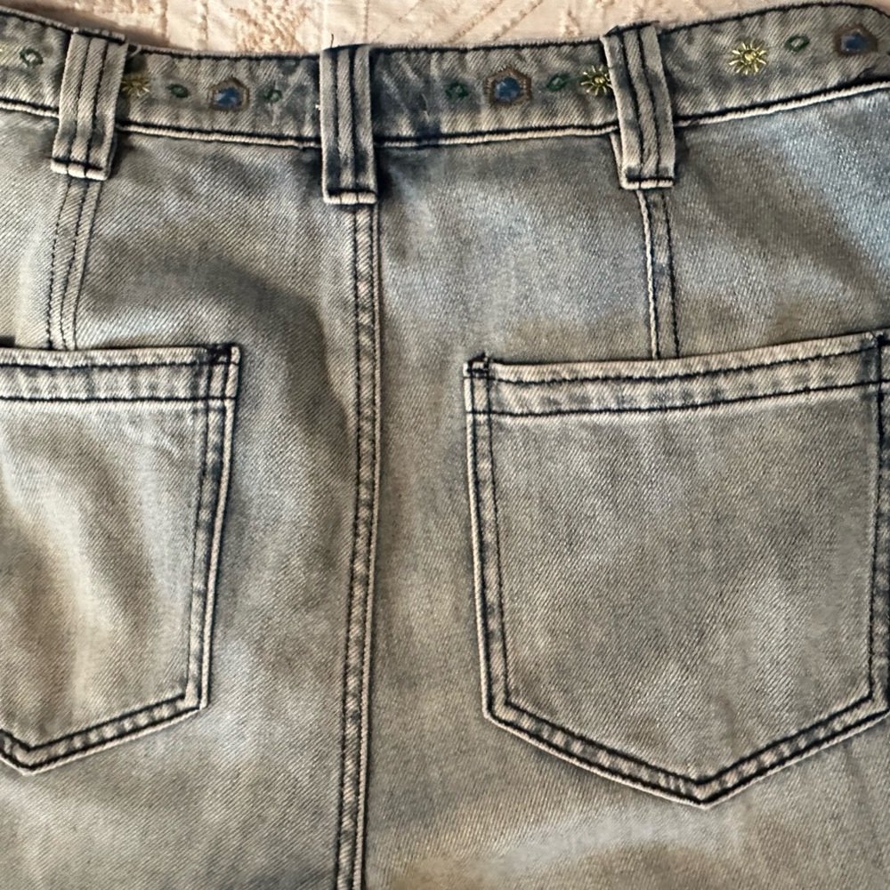 Free People Delphine sz30 embroidered jeans.